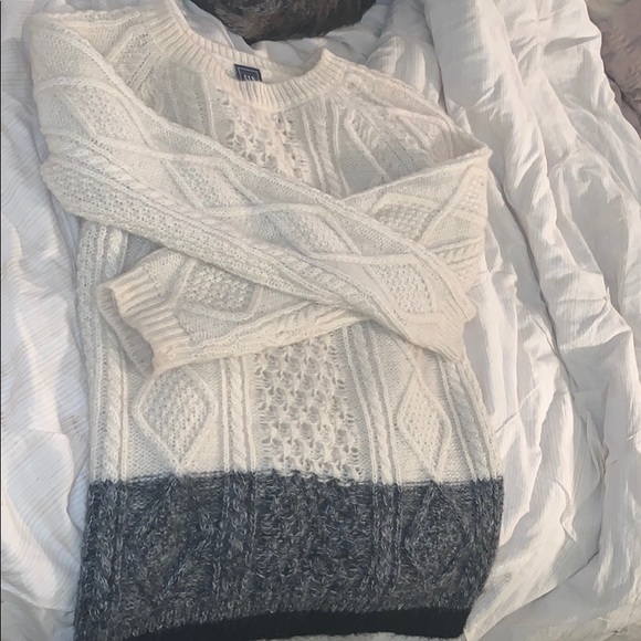New GAP color block sweater - Picture 3 of 4